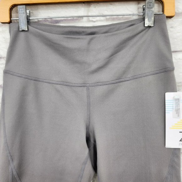 Z by Zella Gray Cropped 4 Way Stretch Leggings NEW Size Small Workout Gym - Picture 3 of 13